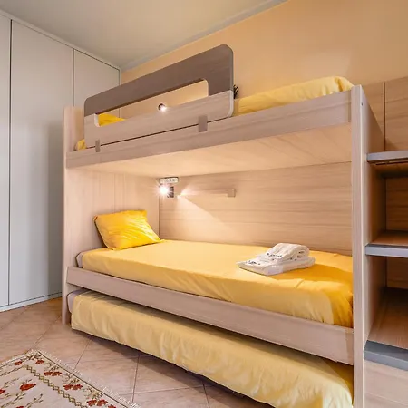 Linos House Homestay *