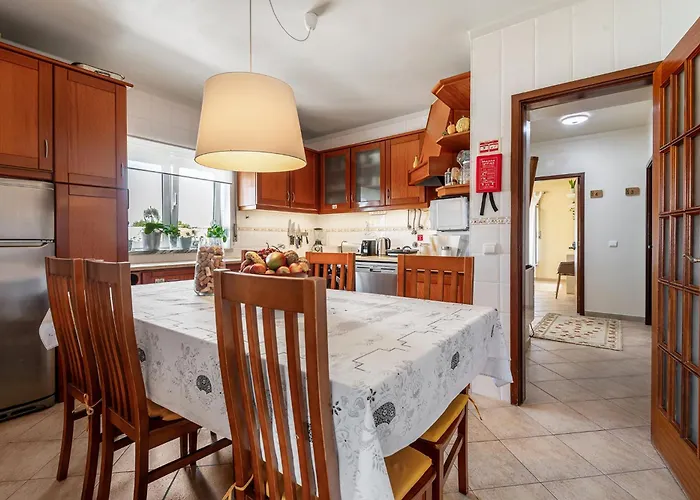 Δωμάτια σε οικογενειακή κατοικία Linos House